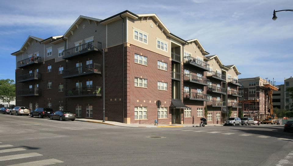 Tenth and Elm North Apartment Complex PWArchitects, Inc.